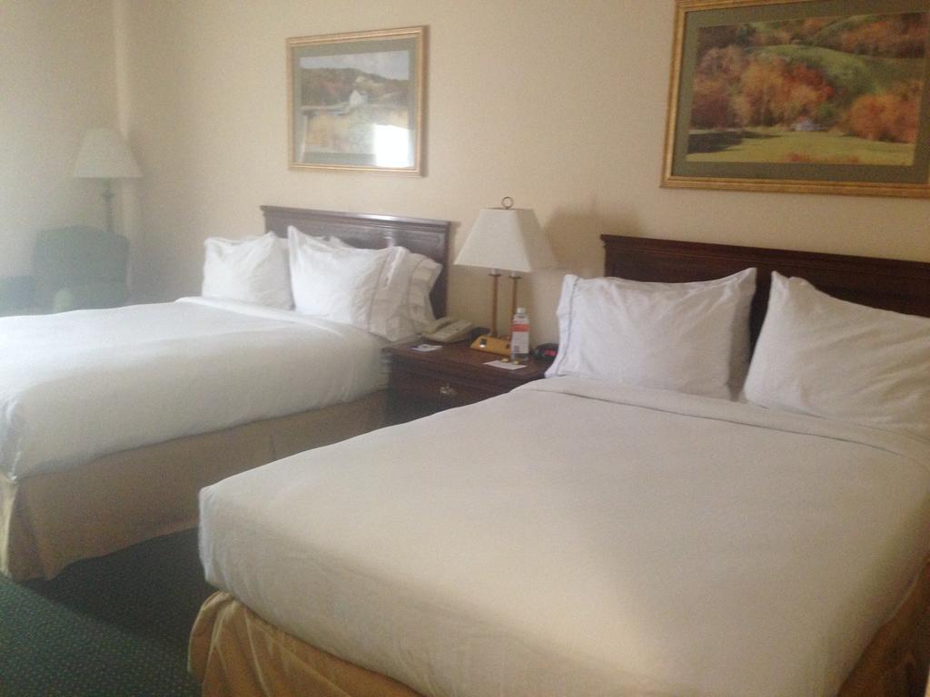 Holiday Inn Express Mount Pleasant- Scottdale By Ihg Стая снимка