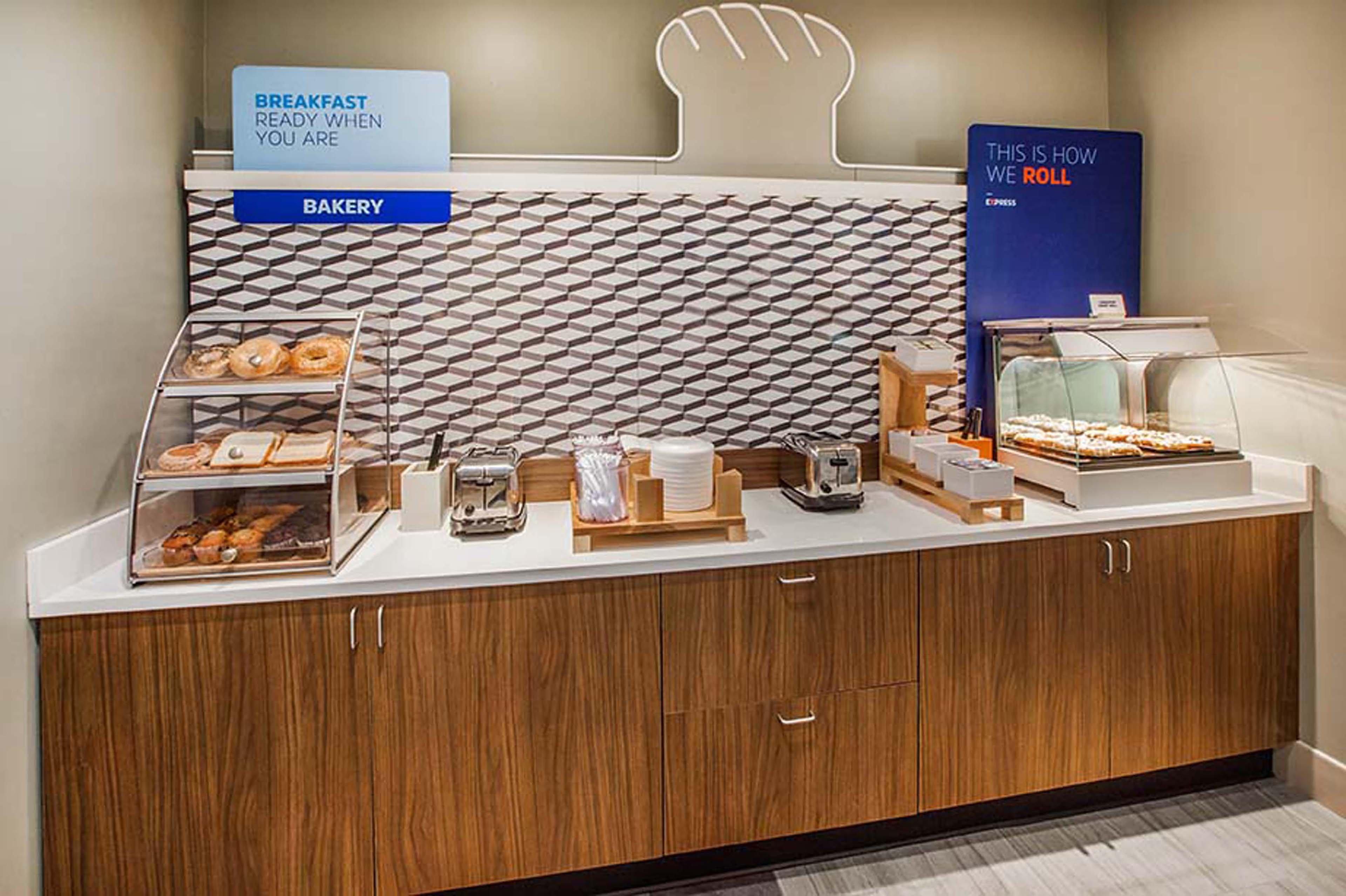 Holiday Inn Express Mount Pleasant- Scottdale By Ihg Екстериор снимка