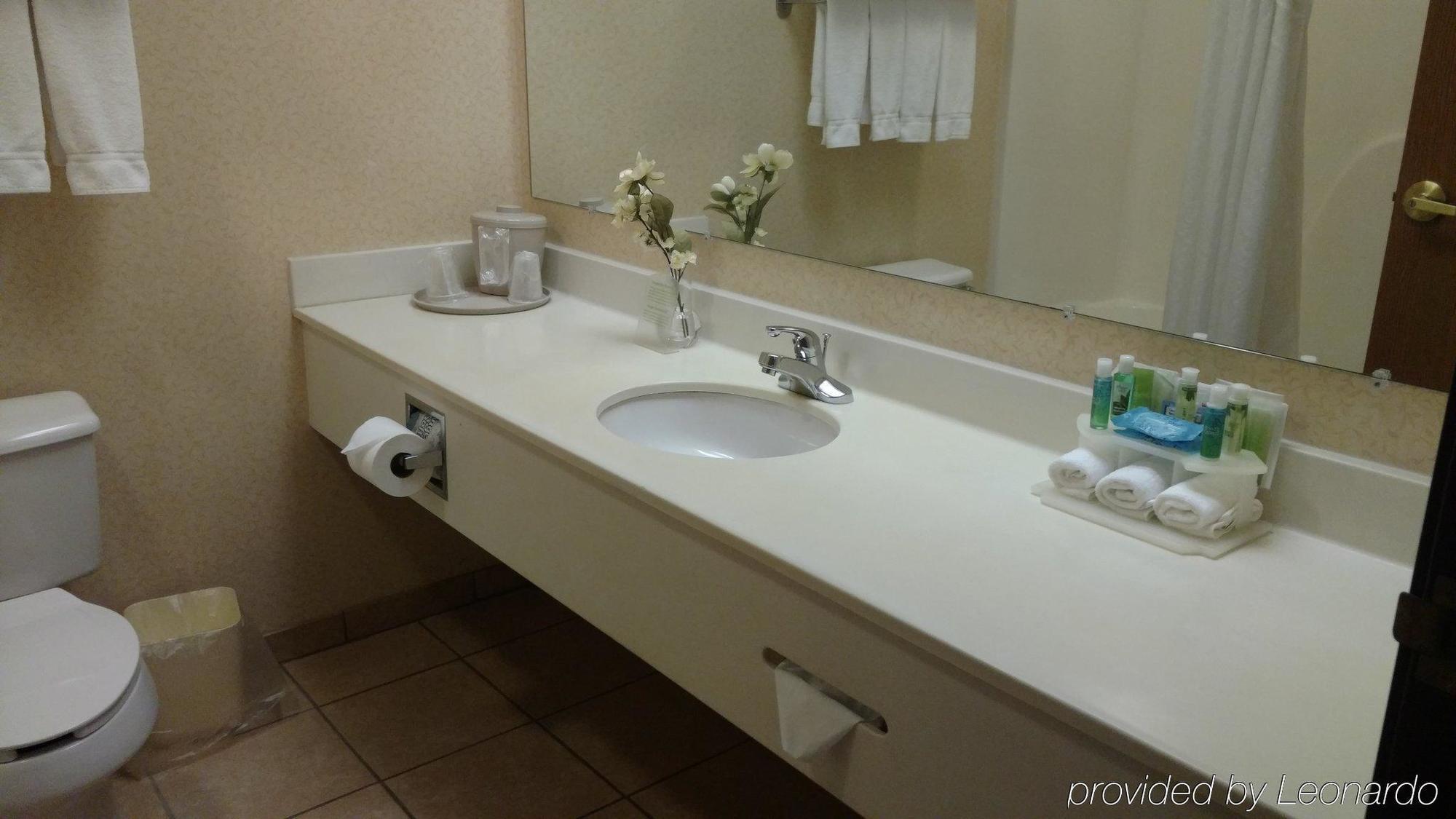 Holiday Inn Express Mount Pleasant- Scottdale By Ihg Екстериор снимка