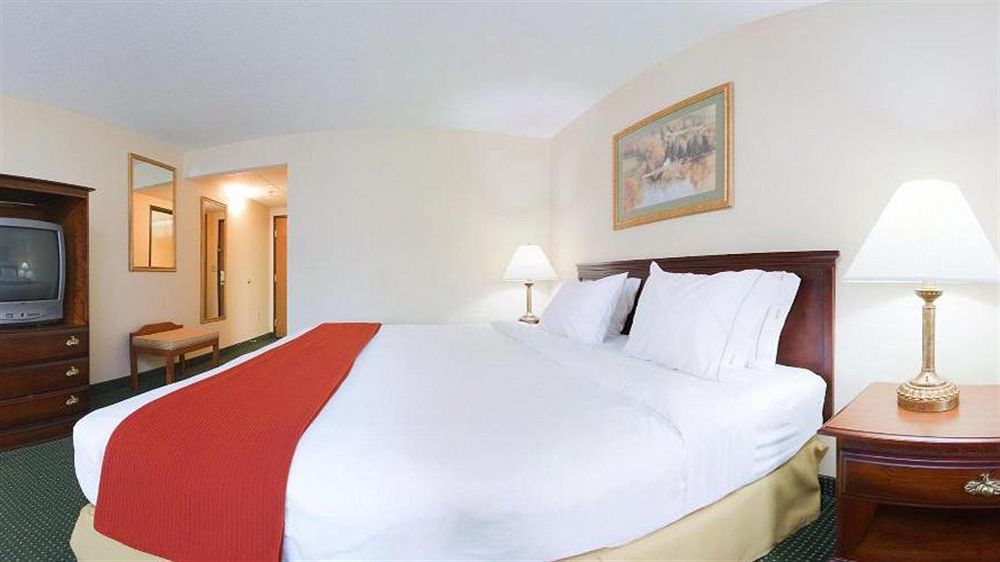 Holiday Inn Express Mount Pleasant- Scottdale By Ihg Екстериор снимка