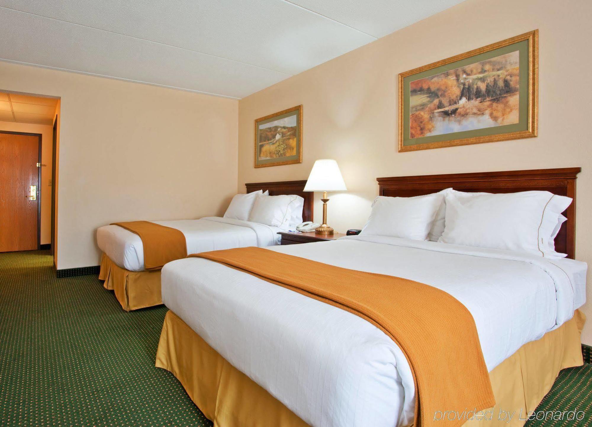 Holiday Inn Express Mount Pleasant- Scottdale, An Ihg Hotel Екстериор снимка