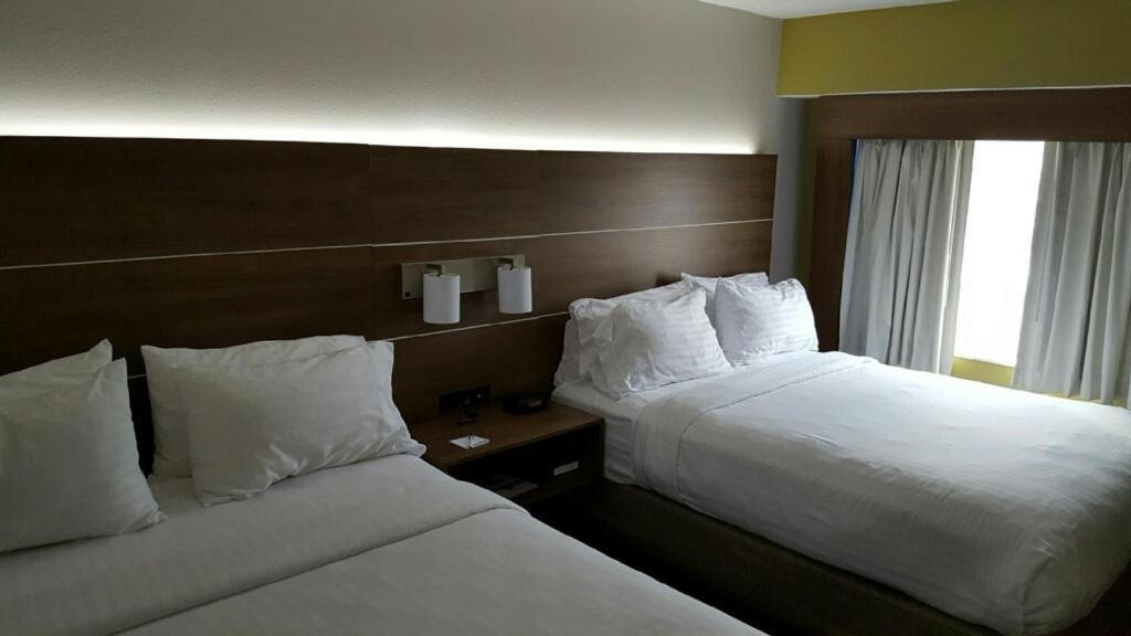 Holiday Inn Express Mount Pleasant- Scottdale By Ihg Екстериор снимка