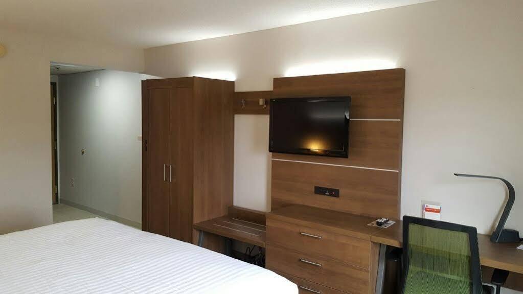 Holiday Inn Express Mount Pleasant- Scottdale By Ihg Екстериор снимка